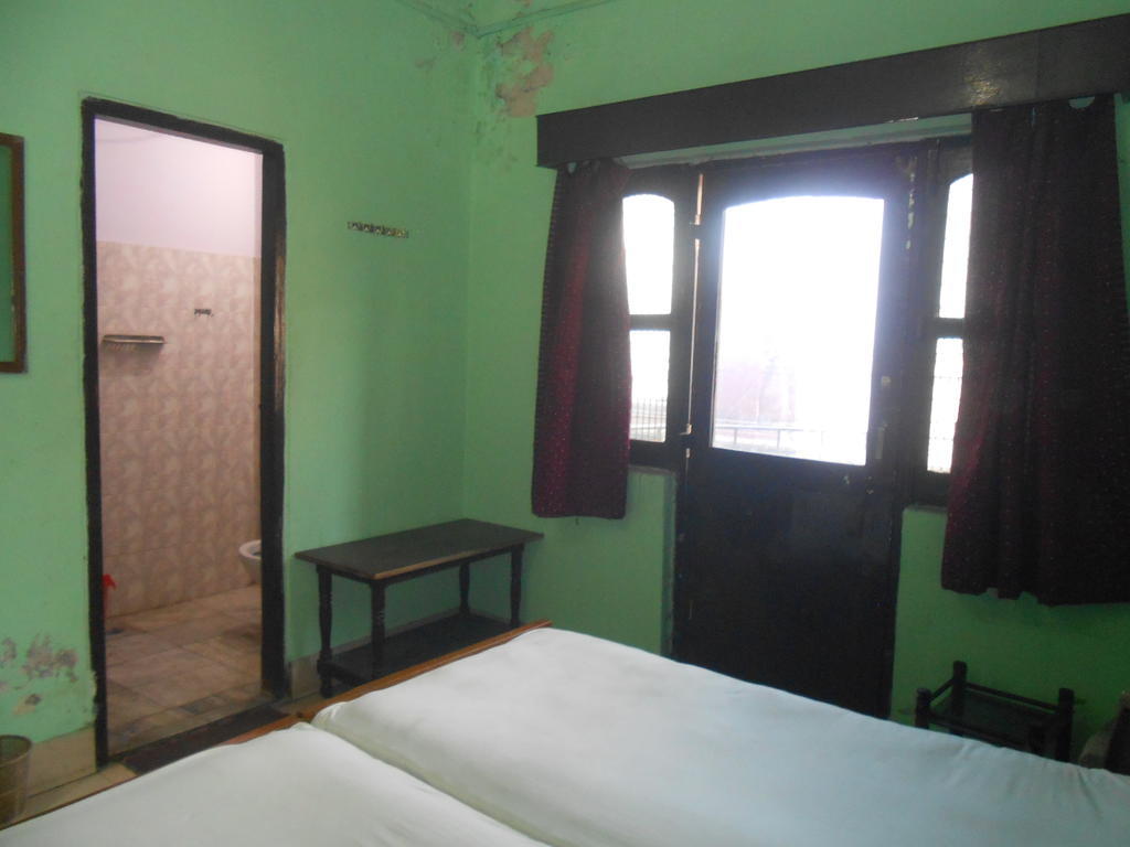 Hotel Sonmony Varanasi Bagian luar foto