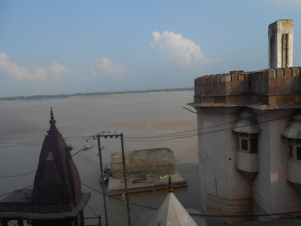 Hotel Sonmony Varanasi Bagian luar foto