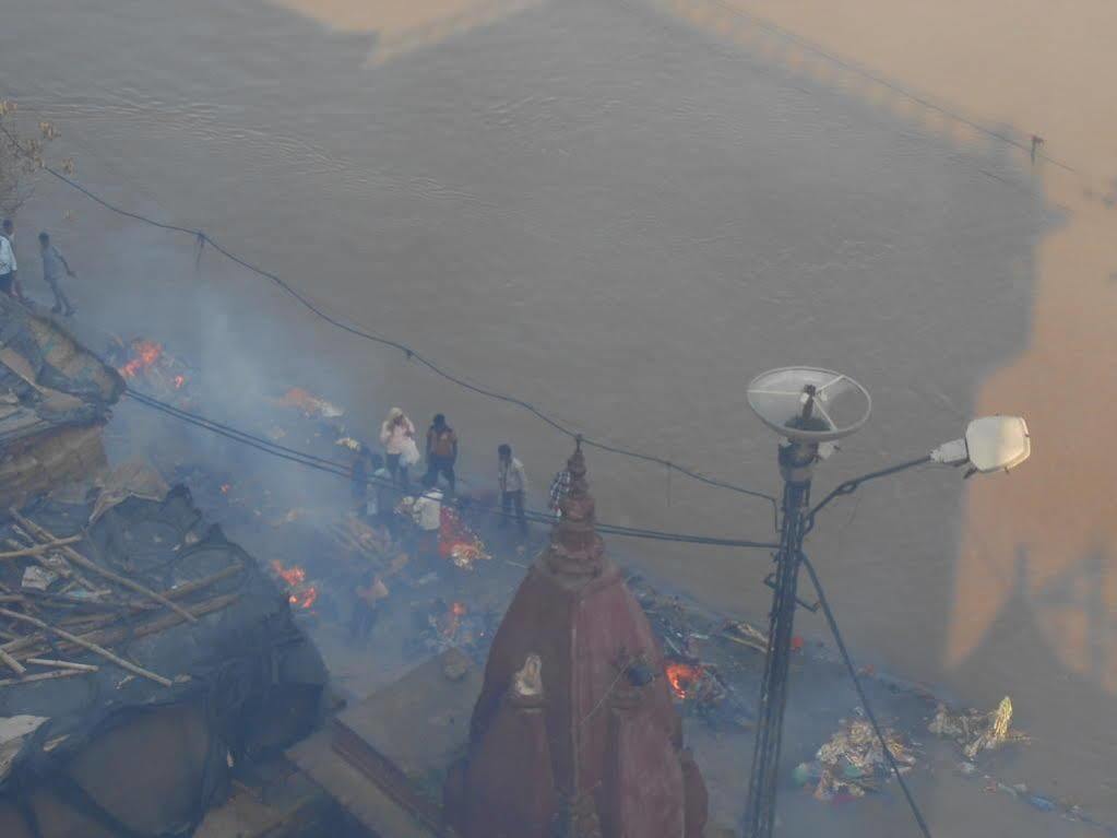 Hotel Sonmony Varanasi Bagian luar foto